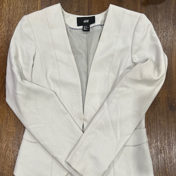 H&M Jackets & Blazers - Off white short blazer